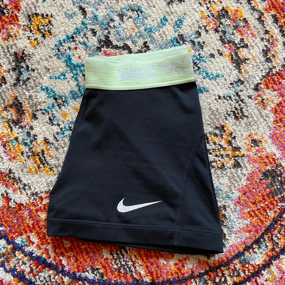 Nike pros w/ neon green band